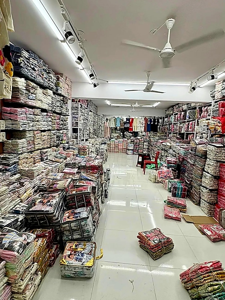 AT SELECTION Ready Stock Aisles